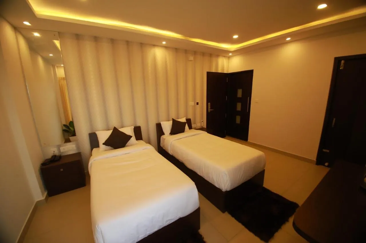 Lizz Imperial Palace Sultan Bathery 0*,